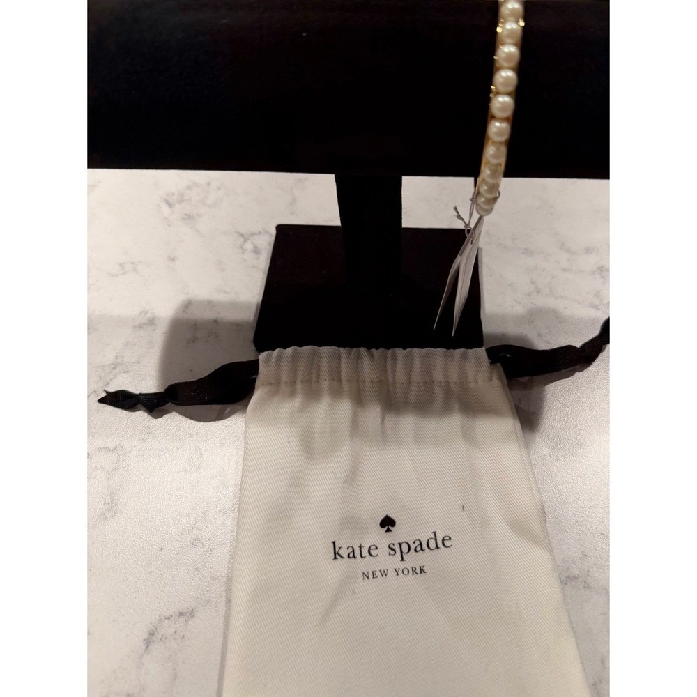 Kate Spade New York Pearly Delight Gold Tone Faux Pearl Hing Bangle Bracelet NWT - Picture 4 of 4